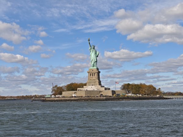 [紐約馬之行-06] 2025_1101 船上看自由女神像
