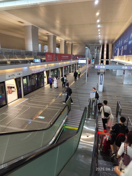 臺灣桃園國際機場第二航廈->中國北京2816995