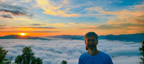 跟著雲海達人山友追雲趣 #石碇後山 #雲海 #霞光 #日出 #火燒雲 7/312848510