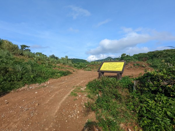 《蘭嶼》小天池、燈塔。鰭尾山。虎頭坡/饅頭山。拼板舟1736426