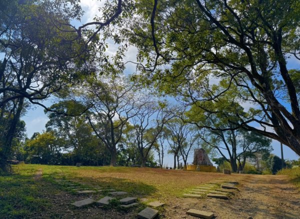烏山縱走中段:龍湖寺-金光山財神廟-縱走石松子山2984947