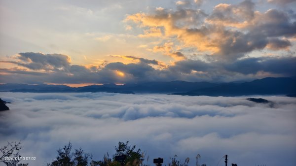 #新店四十份 #翡翠水庫壩頂 #雲海 #日出  #雲瀑 1/10 & 132979652