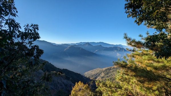 #奇萊南峰，海拔標高3358m#五星級豪華山屋_天池山莊 #天池山莊的紫色雲海、藍綠天空、皎潔明月2366337