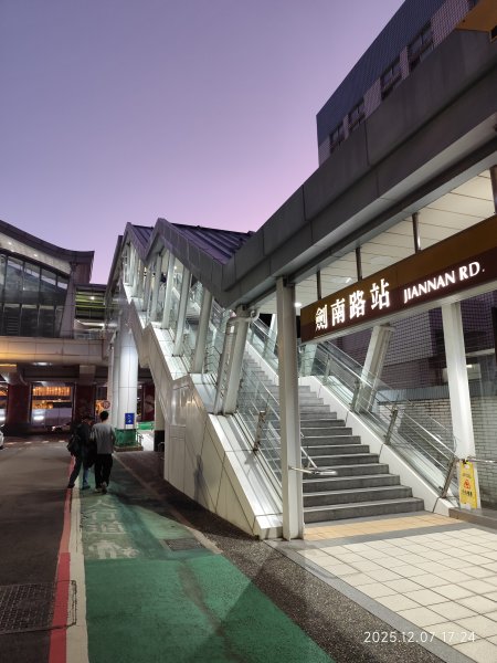 【臺北大縱走 5】碧山巖→忠勇山越嶺步道→金龍產業道路→圓明寺步道→鄭成功廟→潛園→格物台→劍潭古寺2959048