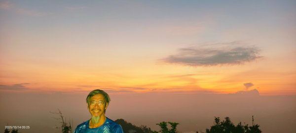 #二格山 #霧裡看花 #琉璃光 #曙光 #日出 #雲瀑 #雲海流瀑 10/142914034