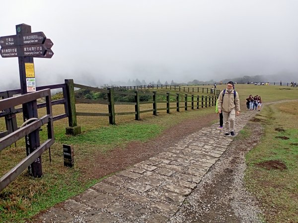 擎天崗環形步道、冷擎步道《擎天崗3山、1潛堡、6圓堡健行巡禮》【走遍陽明山】2081655