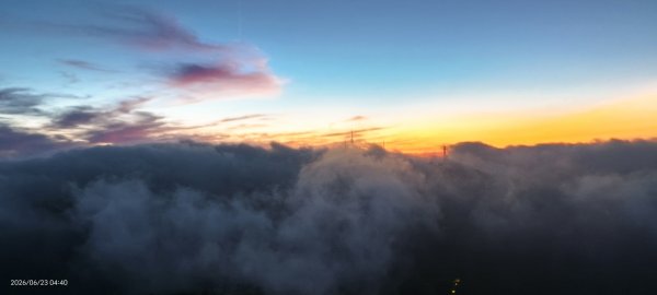 #大屯山 #日出 #雲海 #火燒雲 #霞光 #青斑鳳蝶 #青帶鳳蝶 #臺灣粉蝶 6/233078148