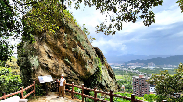鶯歌石，龜公山，牛灶坑山，彰埔坑山，孫龍步道，光明山稜線，二坑步道，農林禪寺觀景台，北鶯公園，鶯歌老街