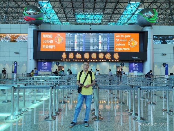 臺灣桃園國際機場第二航廈->中國北京2817022