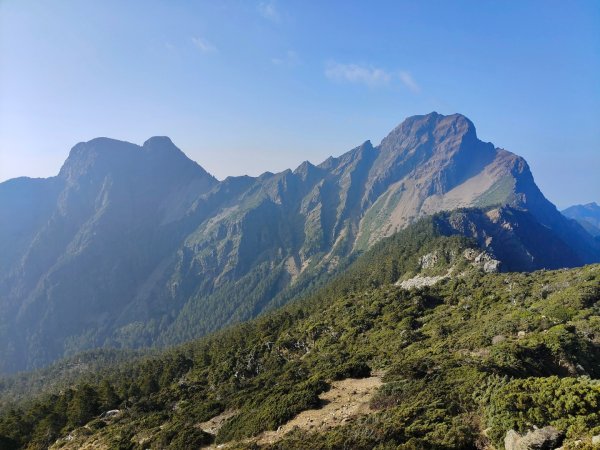 終於看到1000元背面的山景登頂玉山北峰／前峰2495933
