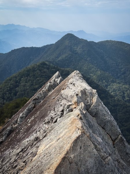 鳶嘴山上的瘦稜2983889