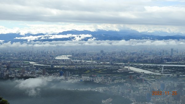 雲霧飄渺間的台北盆地&觀音山1926318