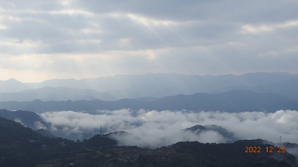 只追到雲海的尾巴+斜射光(上帝光)&112/1/26石碇花園公墓賞日出1967137