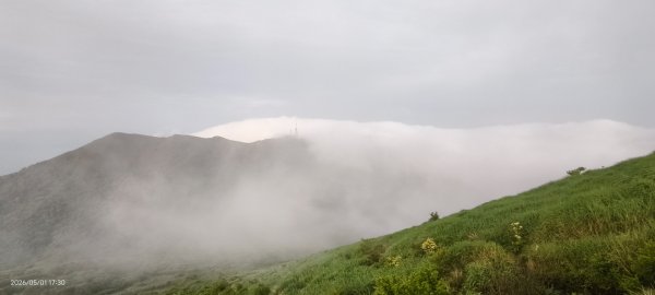 #大屯山 #雲瀑（過山雲）#夕陽 #月圓 #霧虹 5/1&63044796