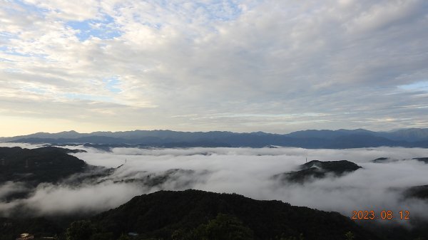 永遠看不膩的二格山藍天綠地雲海流瀑+日出火燒雲8/12&13陽明山流星雨夜空2245419