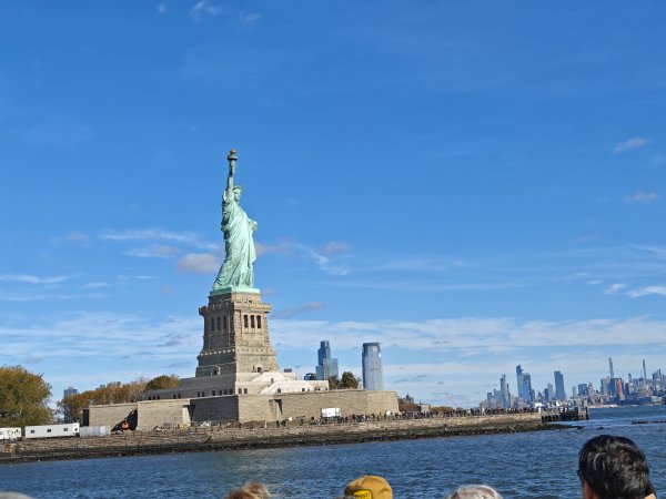 [紐約馬之行-06] 2025_1101 船上看自由女神像2943857