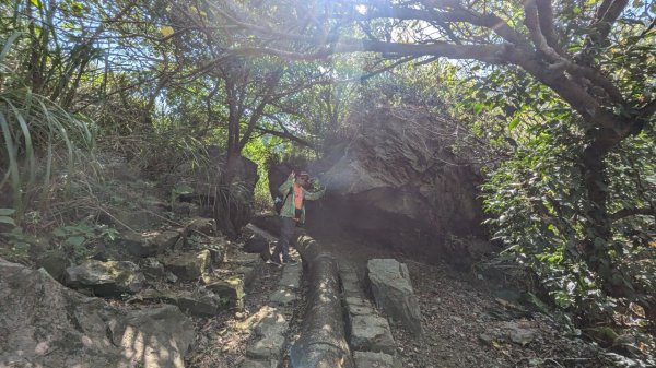 113.08.03一線天石頭路-三層橋-黃金神社之旅2564424