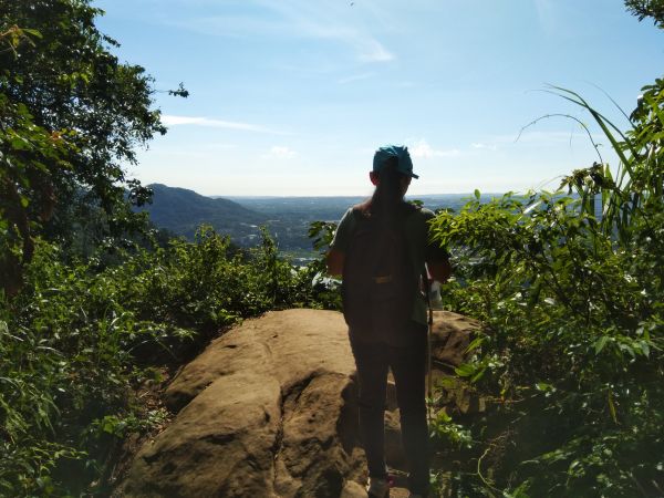 登高望遠的溪洲山步道