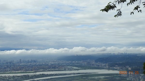 雲霧飄渺間的台北盆地&觀音山1926355