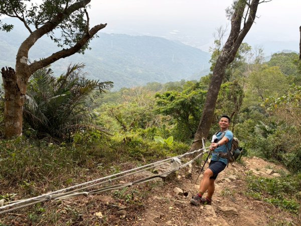 力里山【以產業道路為中央伍 散開】3000035