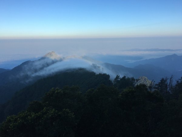 鳶嘴山稍來山447093