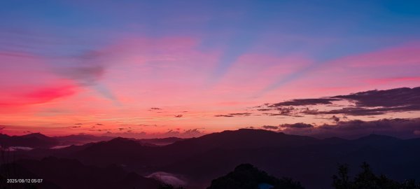 #二格山 #火燒雲 #霞光 #日出 8/122857989