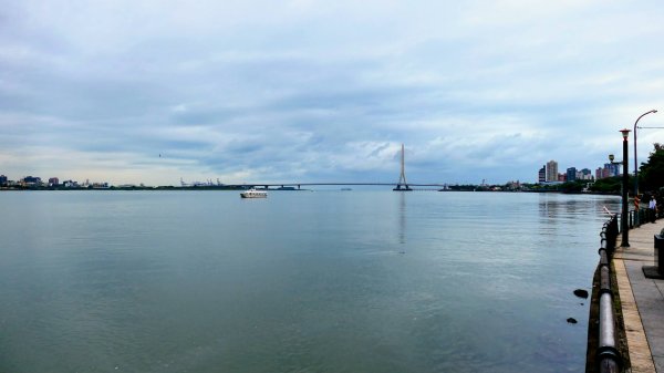跨越，在河海交界3042370
