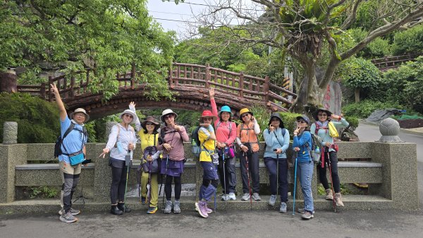 陽明山冷門好走步道平溪步道，欣賞石斛蘭瀑布不用去南部，無敵展望鵝尾山水田，涼爽好走狗殷勤古道。2784858