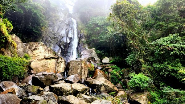巨岩峽谷秘境，新竹梅后蔓瀑布，順遊青蛙石步道