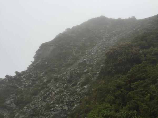 雨下不停的南湖群峰1083244