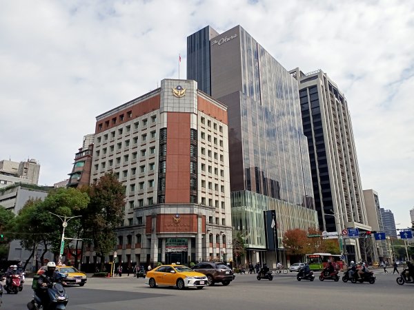 漫步繁華的臺北市中山區【齊心鞋力向前走】1989313