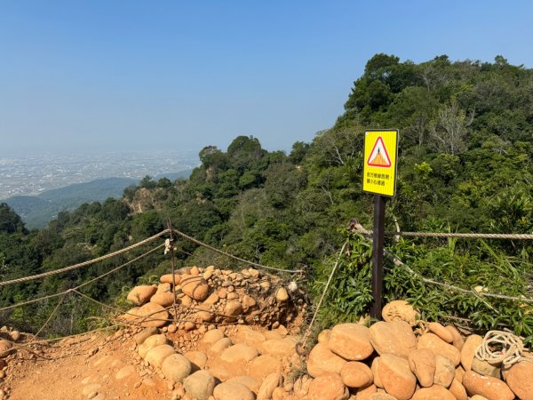 苗栗縣三義鄉小百岳火炎山（3-159），南鞍古道O形。台中市大安區下九（3-158）平地基石2340906