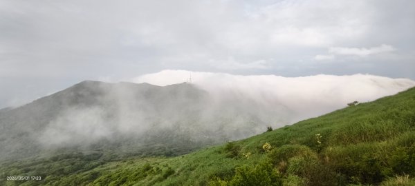 #大屯山 #雲瀑（過山雲）#夕陽 #月圓 #霧虹 5/1&63044794