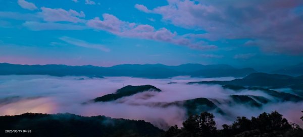 石碇趴趴走追雲趣 #二格山 #琉璃光 #雲海流瀑 #雲瀑 #日出  #手機拍攝 5/192790827