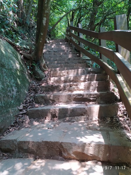 台北市士林區 絹絲瀑布步道，冷擎步道1093840