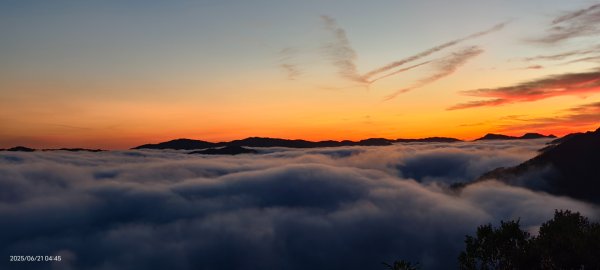 北宜郊山之濫觴 #琉璃光雲海 #日出雲海 #觀音圈雲海 #海景第一排 6/212816390