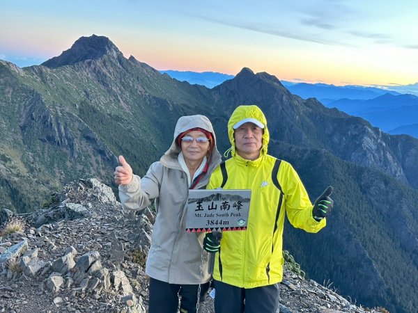 2024/09/27-0930帶2位神隊友76歲老爸、老朋友呂哥，玉山後四峰一遊但未竟。。。被山陀兒2607133