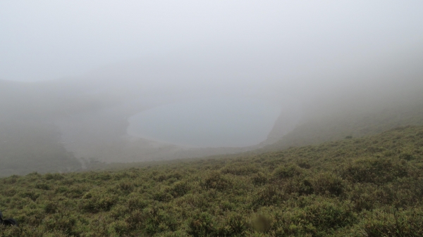 風雨中朦朧的嘉明湖19546