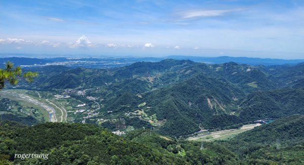 盛夏登山汗淋漓，天梯遠眺歡顏展(谷關七雄-白毛山)2206270