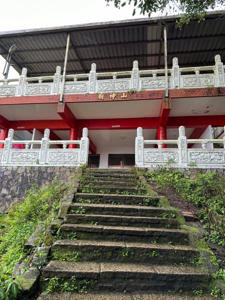 細雨中遠眺101登南港山2043830