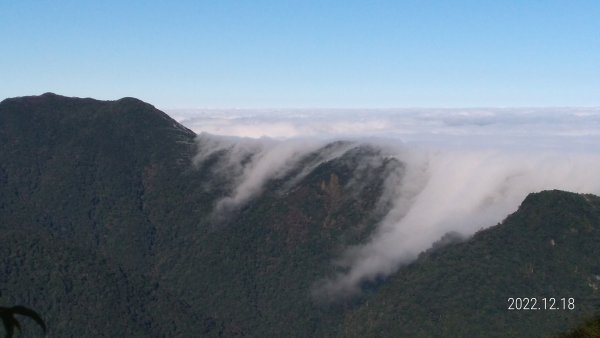 12/18寒流追霧淞太晚出發，第七次夫婦山終於滿滿的雲海和經典雲瀑 !1956943