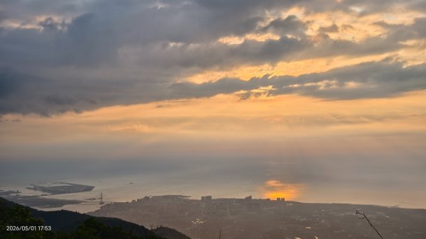 #大屯山 #雲瀑（過山雲）#夕陽 #月圓 #霧虹 5/1&63044813