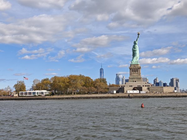 [紐約馬之行-06] 2025_1101 船上看自由女神像2943872
