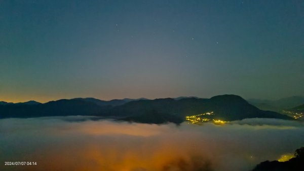 翡翠水庫壩頂星空夜景 #琉璃光雲海 &曙光 #觀音圈 7/72545303