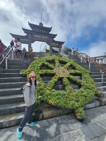 山旅也能輕鬆愜意闔家同歡~搭小火車、纜車登上越南最高峰(番西邦峰3143M)2883551