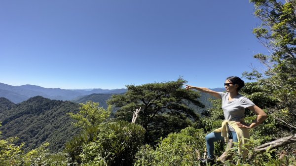 北得拉曼+內鳥嘴山遠眺大霸尖山2209877