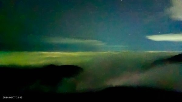 跟著雲海達人山友追雲趣 #大屯山 #琉璃光雲海 6/82518710