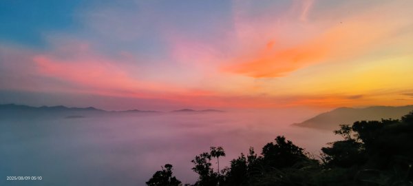 北宜郊山之濫觴 #琉璃光雲海 #月圓雲海 #日出雲海 #火燒雲 8/92854942
