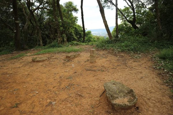 〔內湖〕文間山，劍南蝶園，劍潭古寺，婆婆橋 鄭成功廟步道2249273