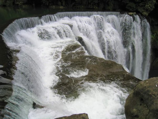 平溪 十分瀑布。壺穴地質景觀 垂廉型瀑布 臺版尼加拉瀑布2206291